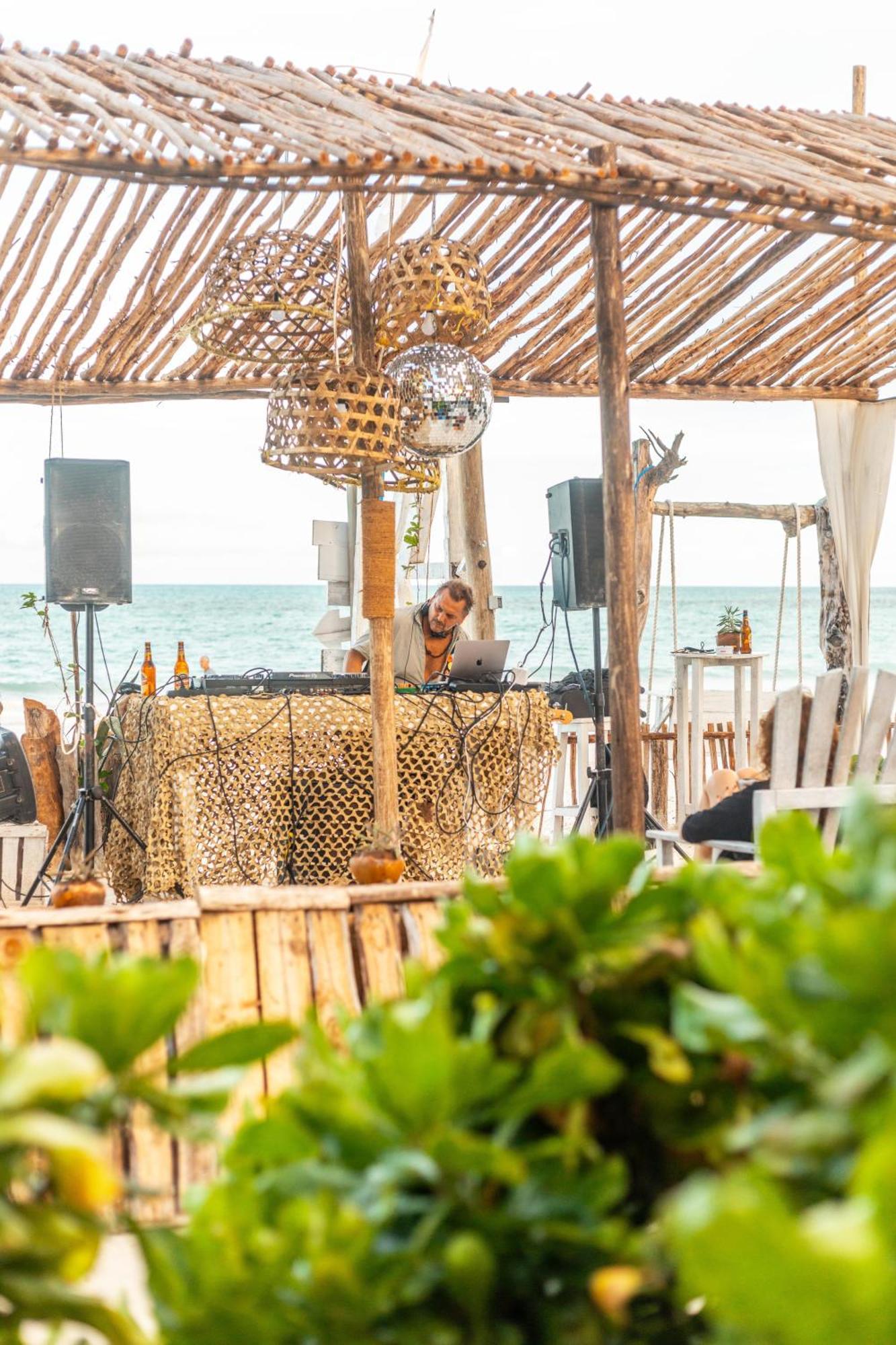 B4 Beach Club Paje Buitenkant foto